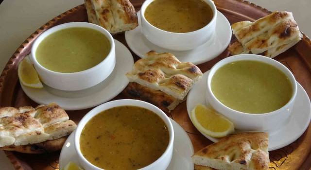Bu kez askıya ekmek değil çorba konuldu