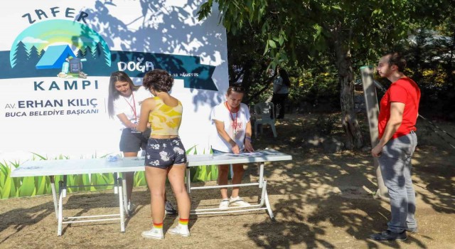Bucada gençlerden coşkulu 30 Ağustos kutlaması