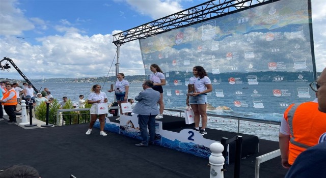 Burcu yüzmede Türkiye şampiyonu oldu