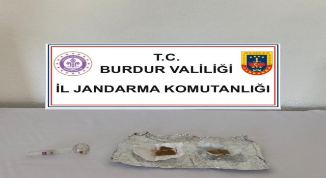 Burdura uyuşturucu ticareti yapan 2 kişi yakalandı