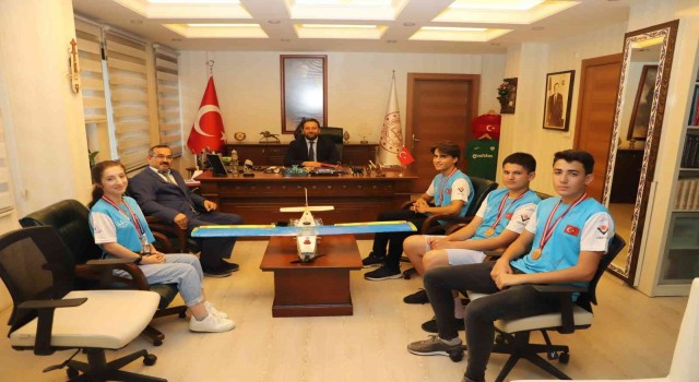 Bursa İl Milli Eğitim Müdürü Feza Takımını ağırladı