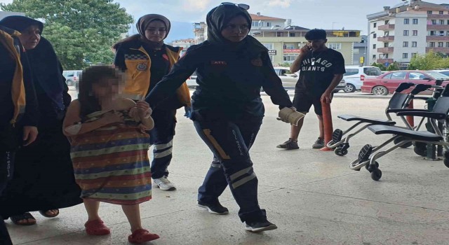 Bursada bahçede yakılan ateşin üzerine düşen çocuk yaralandı