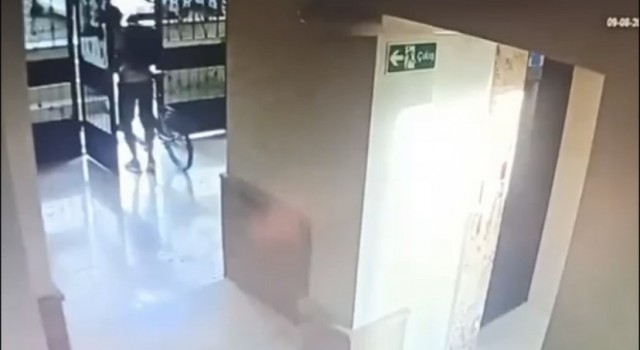 Bursada bisiklet hırsızının rahatlığı pes dedirtti