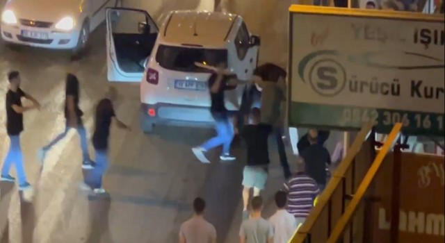 Bursada cadde ortasında akrabalarına böyle kurşun yağdırdı: 3 yaralı