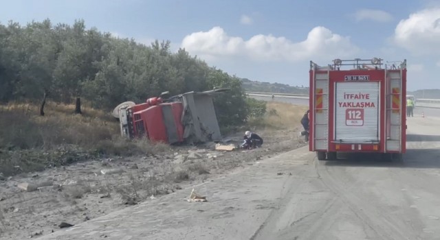 Bursada çimento yüklü kamyon devrildi : 1 ölü