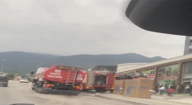 Bursada mobilya dükkanı alev alev yandı