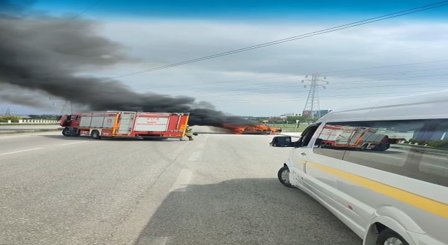Bursada otomobil alev alev yandı, sürücüsü canını zor kurtardı