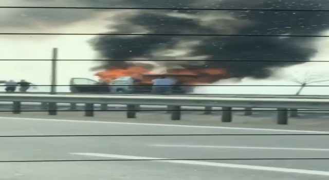 Bursada seyir halinde giden hafif ticari araç alev alev yandı