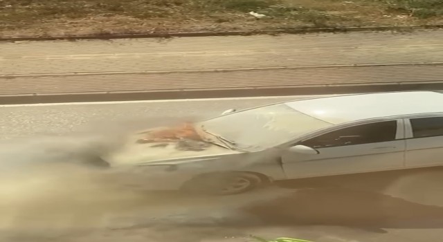 Bursada seyir halindeki otomobilde yangın çıktı