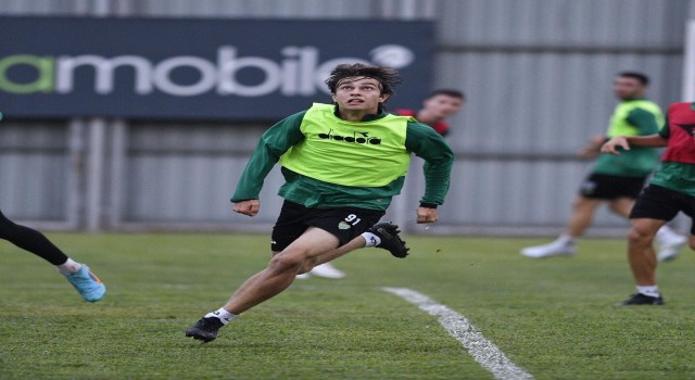 Bursasporlu futbolcular yoğun mesai yapıyor