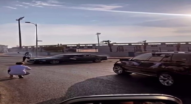 Büyükçekmecede trafiği durdurup damadın etrafında drift yaptılar