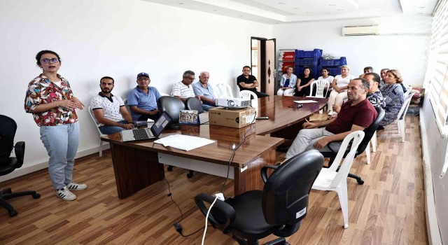 Büyükşehir çiftçinin toprağını analiz ediyor