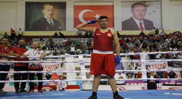 Büyükşehirin boksörü Demirceylan Avrupa Şampiyonu oldu
