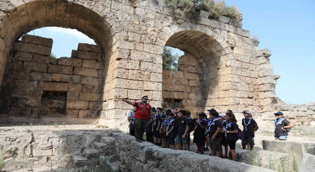 Büyükşehirin izcileri Perge Antik Kentinde