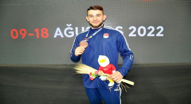 Büyükşehirin sporcusuna bronz madalya