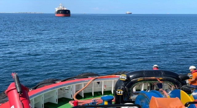 Çanakkale Boğazında arızalanan tanker gemisi kurtarıldı