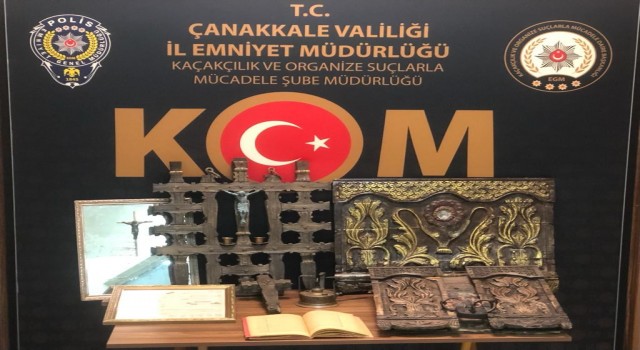 Çanakkalede evini kaçak tarihi eserlerle dolduran şüpheli yakalandı