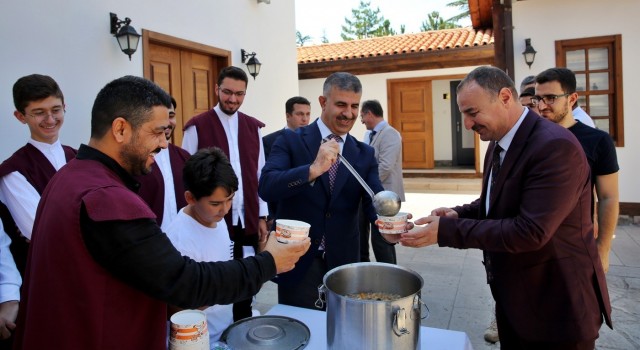 Çankırı Mevlevihanesinde 96 yıl sonra yeniden aşure dağıtıldı