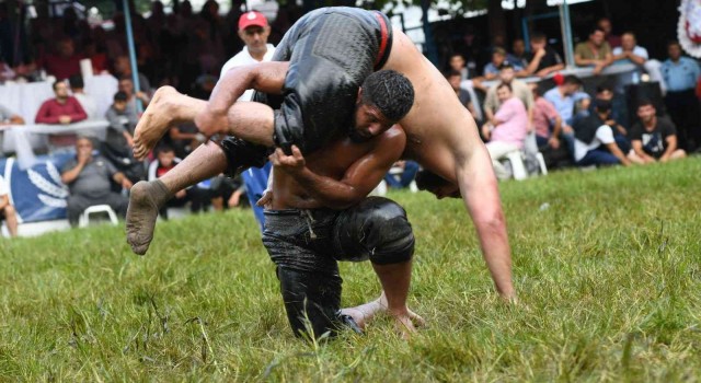 Çardak Yağlı Pehlivan Güreşlerinde başpehlivan Cengizhan Şimşek oldu