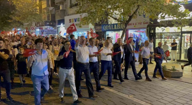 Çaycumada yoğun katılımın olduğu fener alayı yaşandı