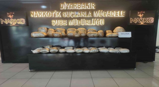 Çekiciyle uyuşturucu sevkiyatı yapmaya çalışan üç şüpheli tutuklandı