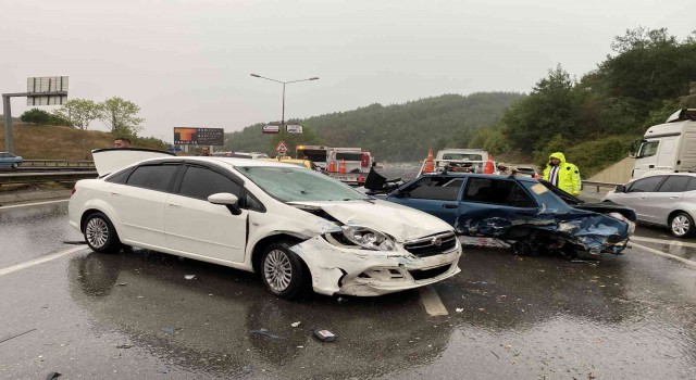 Çekmeköyde 9 aracın karıştığı zincirleme kaza: 2 yaralı