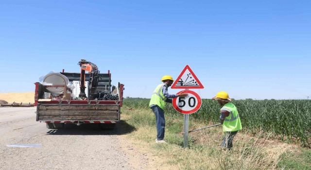 Ceylanpınarda trafik levhaları yenilendi