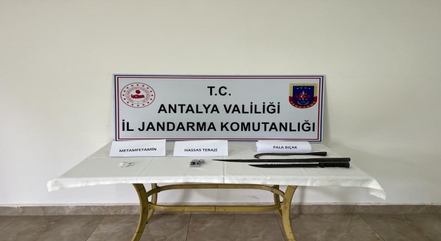 Cezaevi firarisi jandarmaya takıldı