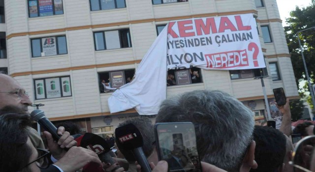 CHP Lideri Kılıçdaroğluna pankart şoku