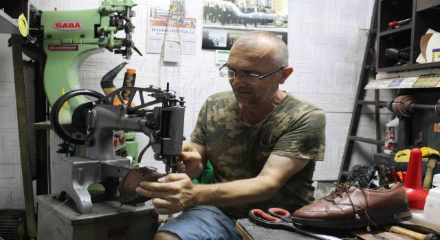 Çıraklıkla başladığı mesleğini 33 yıldır sürdürüyor