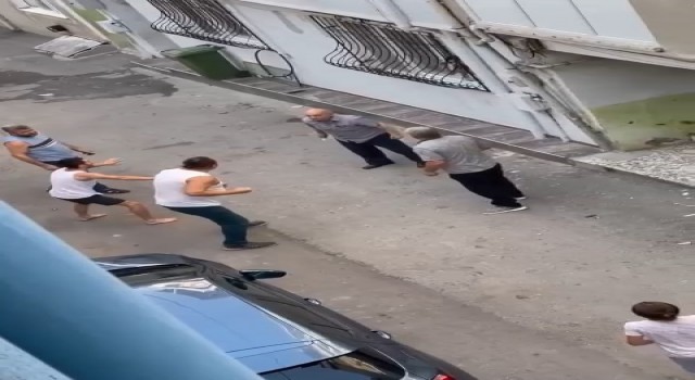 Çocukların kavgasına büyükler dahil olunca bıçaklar konuştu