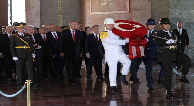 Cumhurbaşkanı Erdoğan, Anıtkabirde düzenlenen törene katıldı