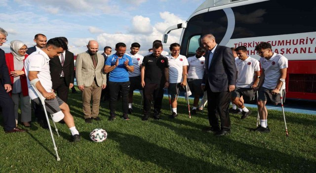 Cumhurbaşkanı Recep Tayyip Erdoğan, Ampute Futbol Takımını ziyaret etti