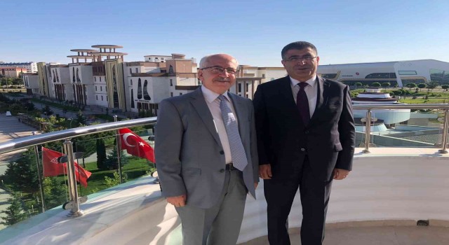 Cumhurbaşkanlığı Sosyal Politikalar Kurulu Üyesi Yılmazdan Rektör Aktekine ziyaret