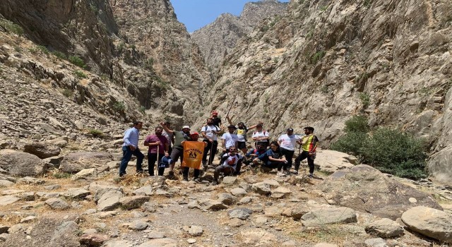 Dağcılar Şemdinlideki kanyonları gezdi