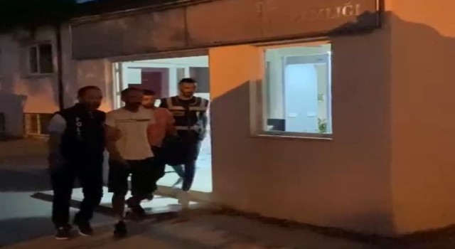 Datçada 75 düzensiz göçmen kurtarıldı, olayla ilgili iki kişi tutuklandı