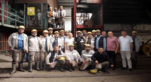 Demir, madenciyle bir araya geldi