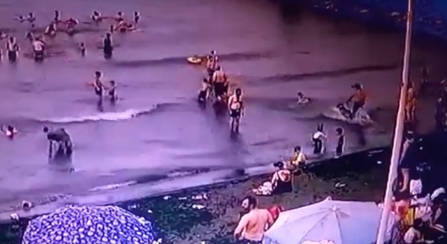 Denizde köpek tarafından ısırılan çocuğun babası: “Oğlumun psikolojisi bozuldu”