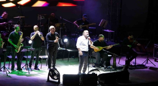Denizlide Volkan Konak rüzgarı esti