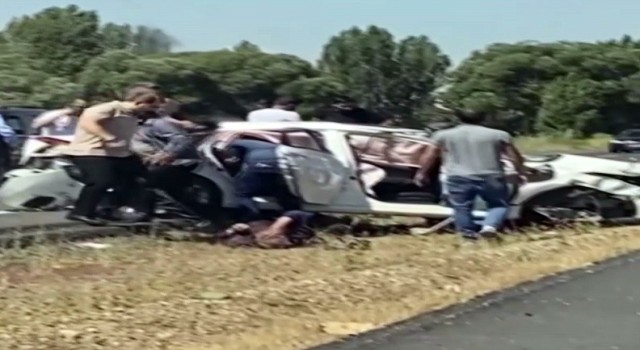 Denizliden Ağrıya giden otomobil Erzurumda kaza yaptı: 1 ölü 3 yaralı