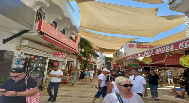 Depremin hissedildiği Bodrumda hayat normal olarak devam ediyor
