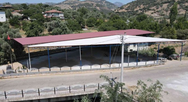 Dereağzı Mahallesinde çok amaçlı sosyal alan zemini yenilendi