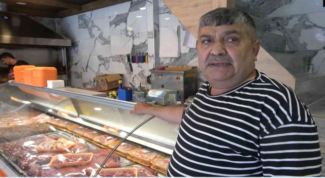 Derelide konut sahiplerinin ardından esnaf da yeni işyerlerine taşınmaya başladı