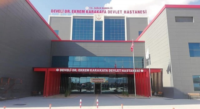 Develideki Dr. Ekrem Karakaya Devlet Hastanesinin tabelaları asıldı