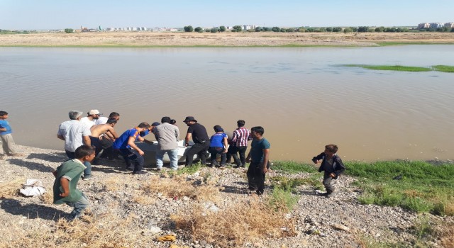 Dicle Nehrinde iki çocuk kayboldu