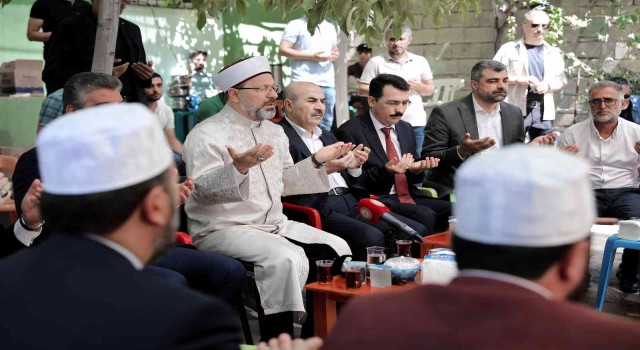 Diyabet İşleri Başkanı Erbaş, Derikte Mevlit ve dua programına katıldı