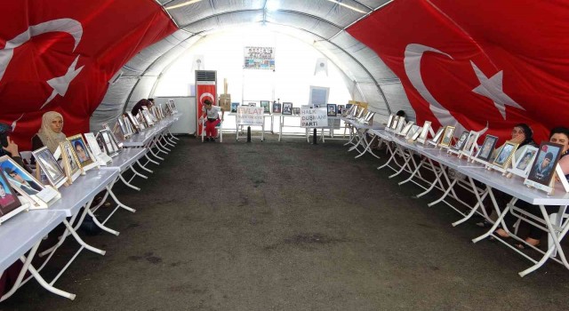 Diyarbakırda ailelerin evlat nöbeti bin 73üncü gününde