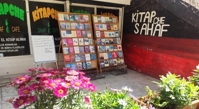 Diyarbakırda askıda kitap projesi devam ediyor