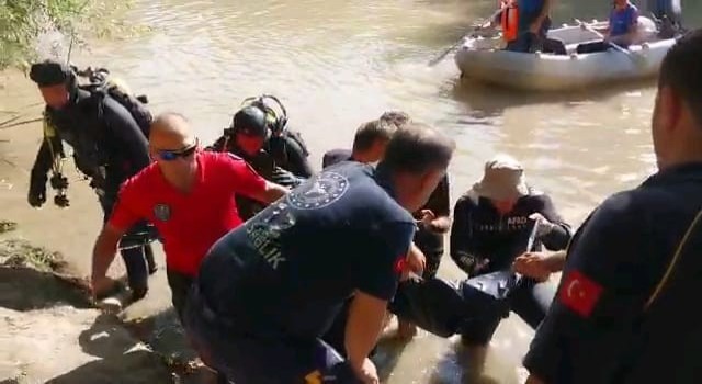 Diyarbakırda Dicle Nehrinde boğulan çocuk çıkartıldı