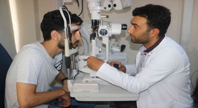 Diyarbakırda sıcaklarla birlikte göz kuruluğu şikayeti pik seviyede